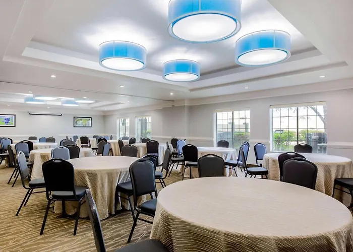 La Quinta By Wyndham Mission At West Mcallen