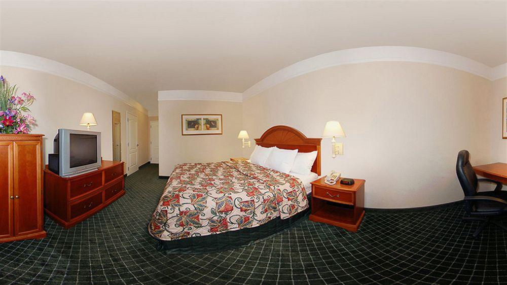 La Quinta By Wyndham At West Mcallen 3*