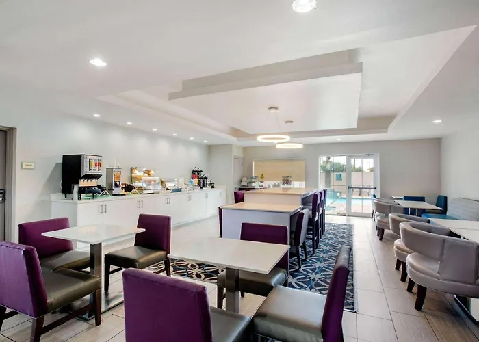 La Quinta Inn & Suites by Wyndham Mission at West McAllen